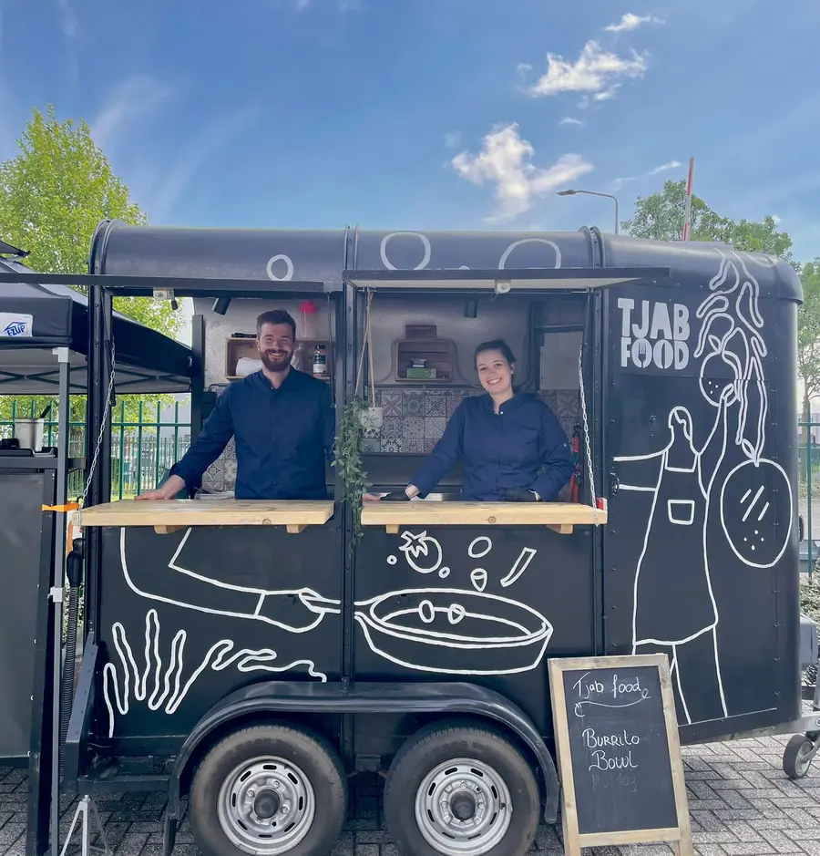 Twan en Jody van Schaft Le pot achter de foodtruck